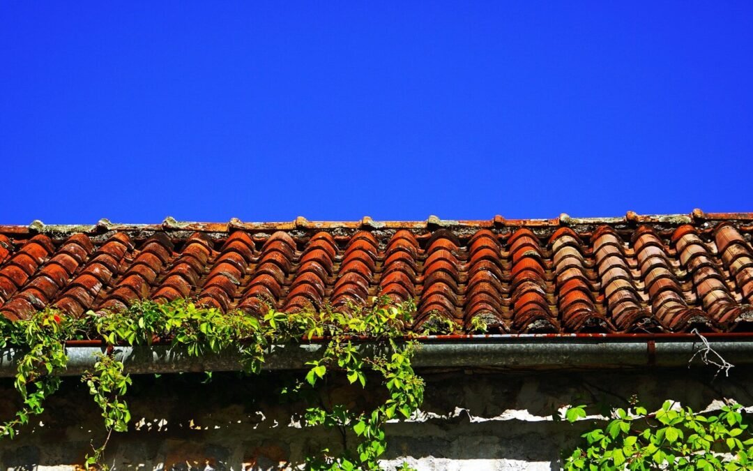 Un Habillage bandeaux par un couvreur à Amiens est-il indispensable lors d’une rénovation de toiture ?